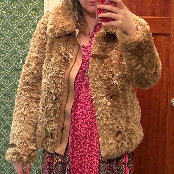 D.E.P.T. Faux fur short tan coat - Picture 7 of 7